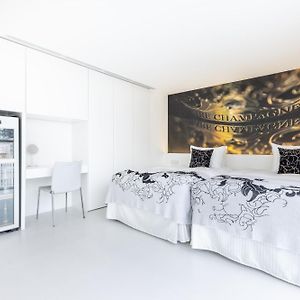 Deluxe Twin Room High Floor